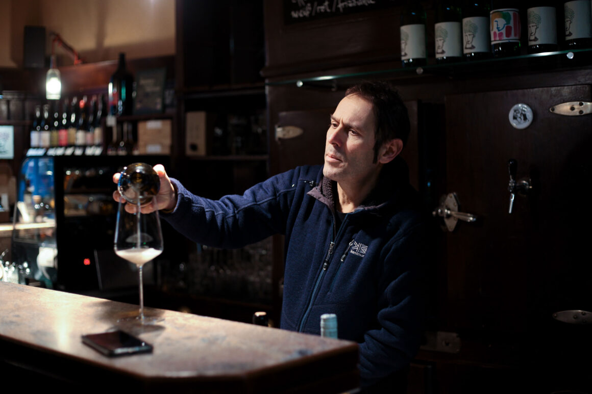 Vinifero has become a staple of natural wine in Vienna. Discover the story of Enrico Bachechi, how he fell in love with natural wine and how it all started.